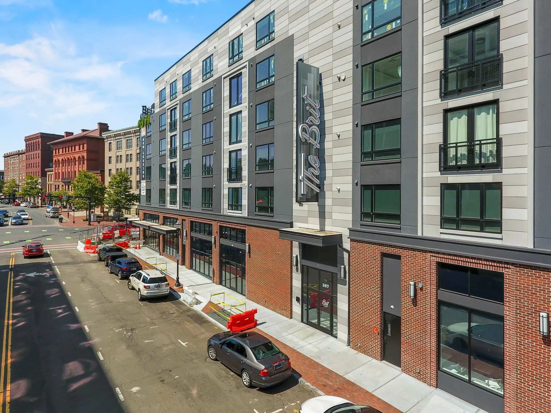 The Brit Apartments – photo 2