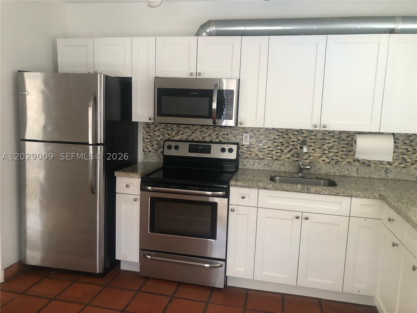 1100 SW 10th St – photo 4