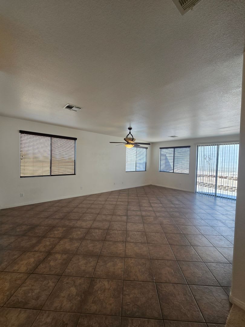 A BEAUTIFUL 4 BED/2.5 BATH 2 CAR GARAGE at CENTENIAL HILLS – photo 5