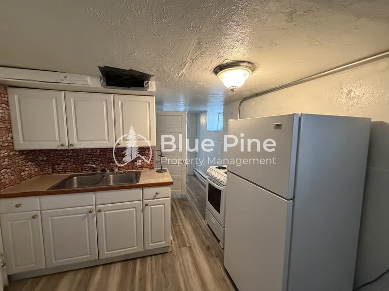 560 Oneida Avenue – photo 3