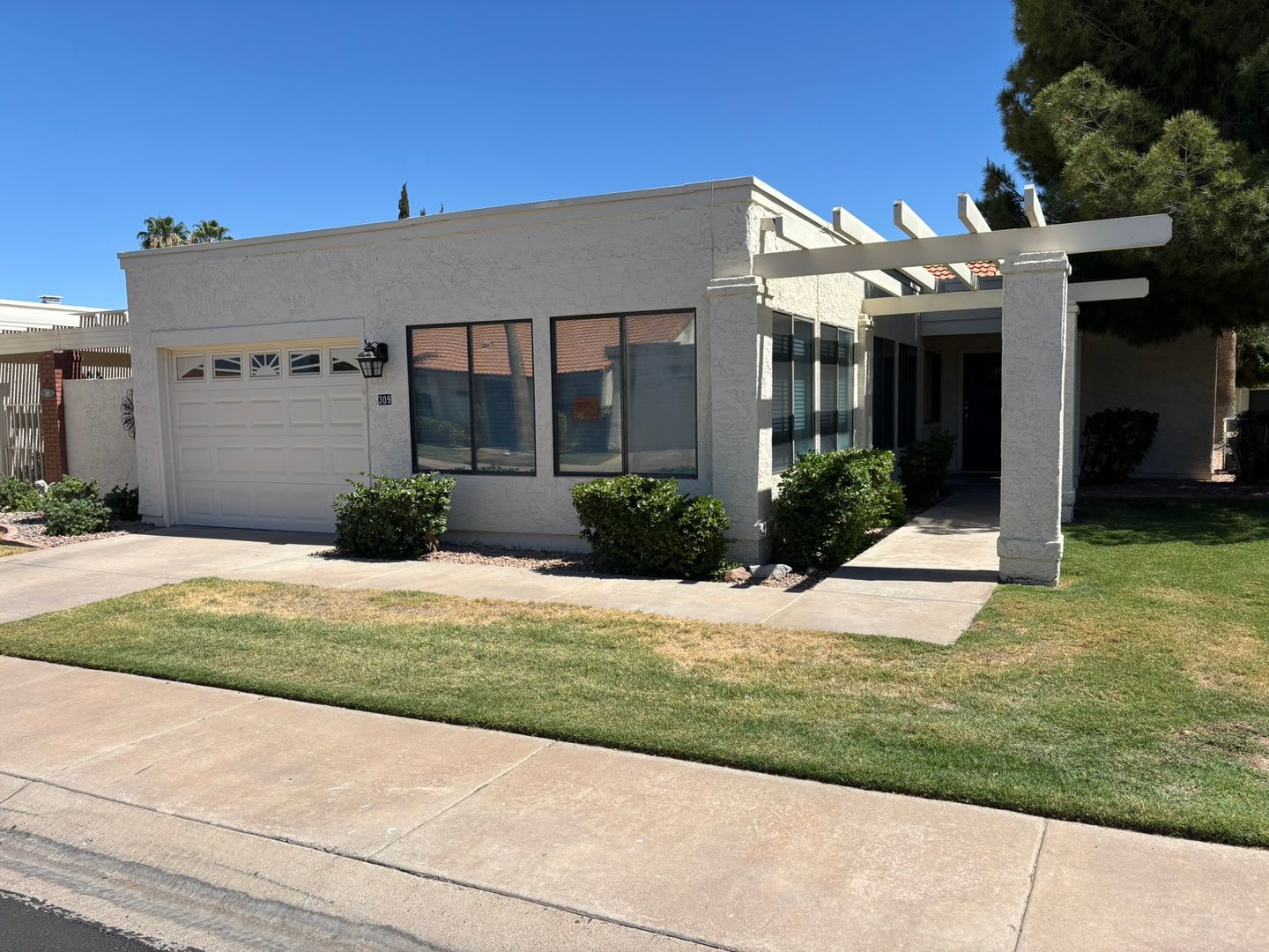 Discover A Well Maintained 2 Bedroom 2 Bath Home In Leisure World A 45 Active Adult Resort Community Available Available July August 2026 Then October 2026 – photo 1