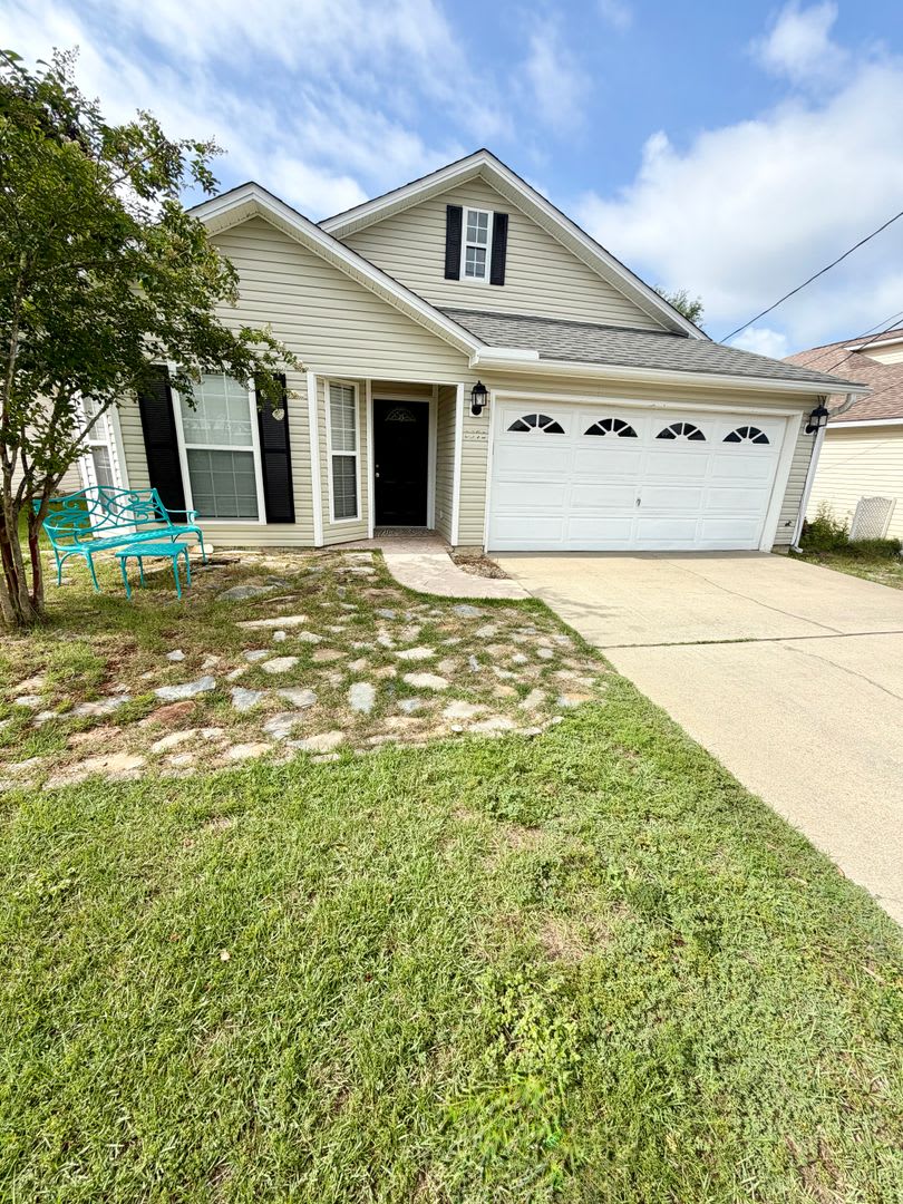 Nice 3 Bedroom Home For Rent – photo 2