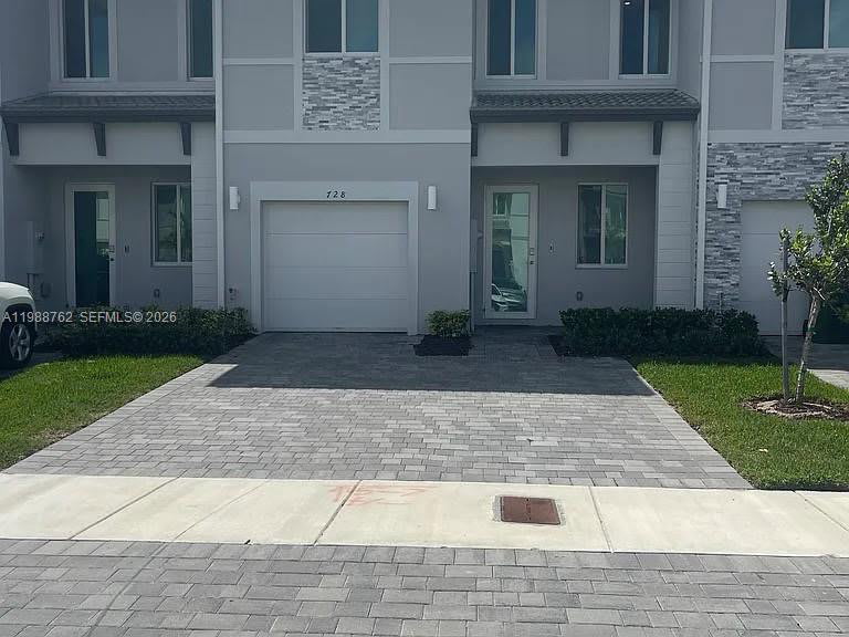 728 Southeast 14th Court – photo 1