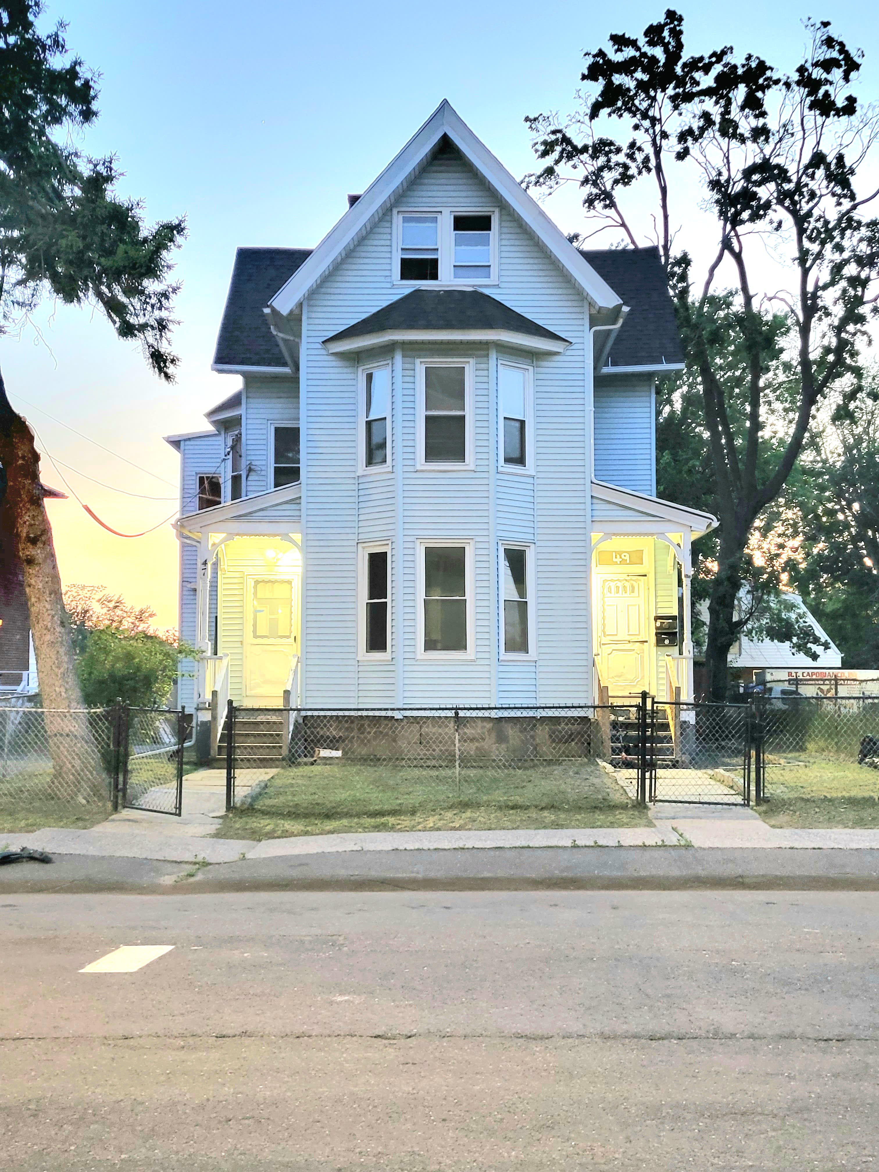49 Williams St – photo 1