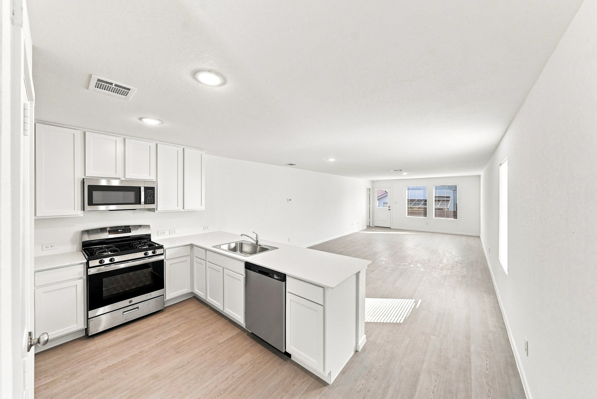 271 Zyra Ave – photo 5