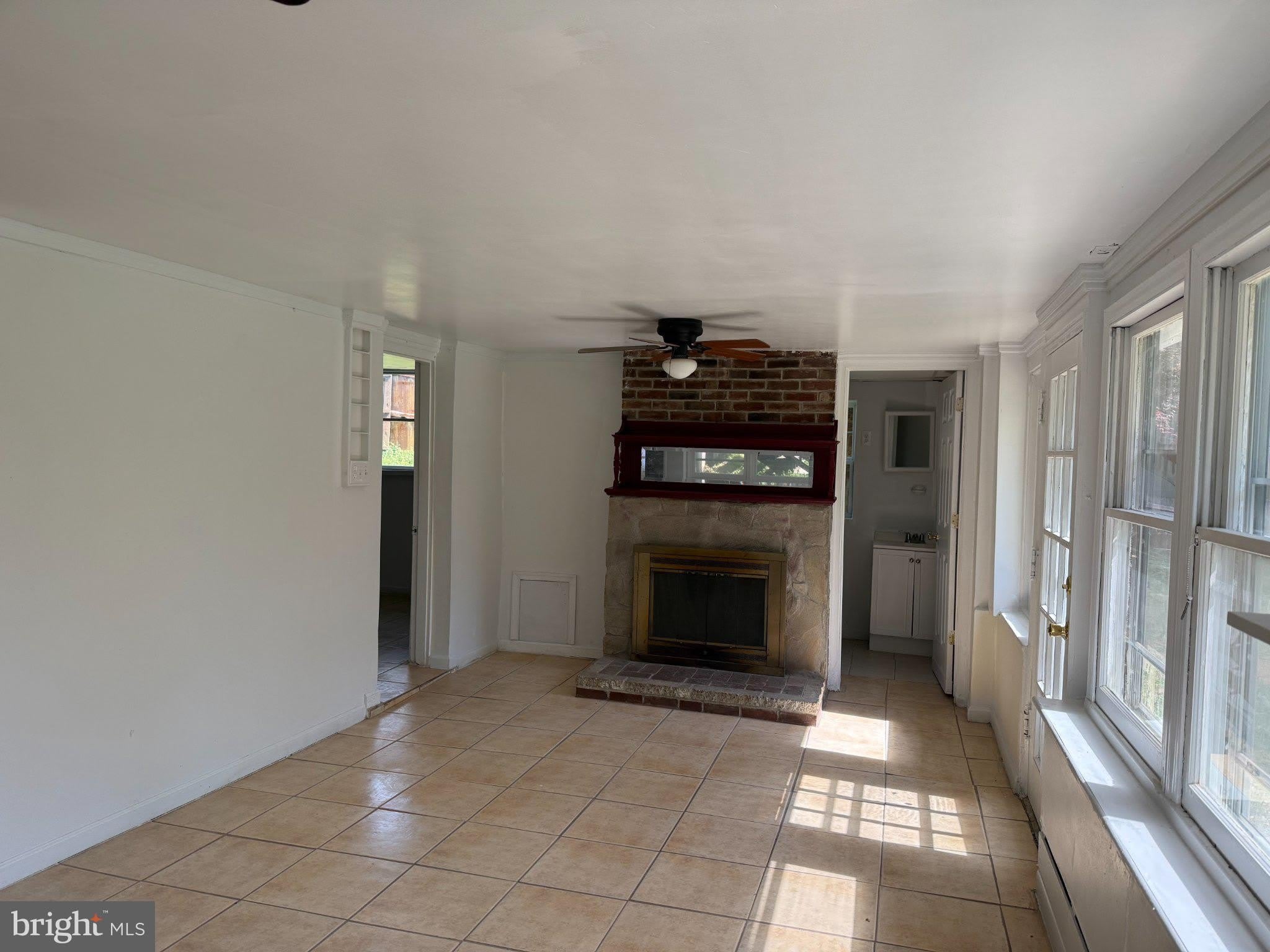 14212 FISHER Avenue – photo 4