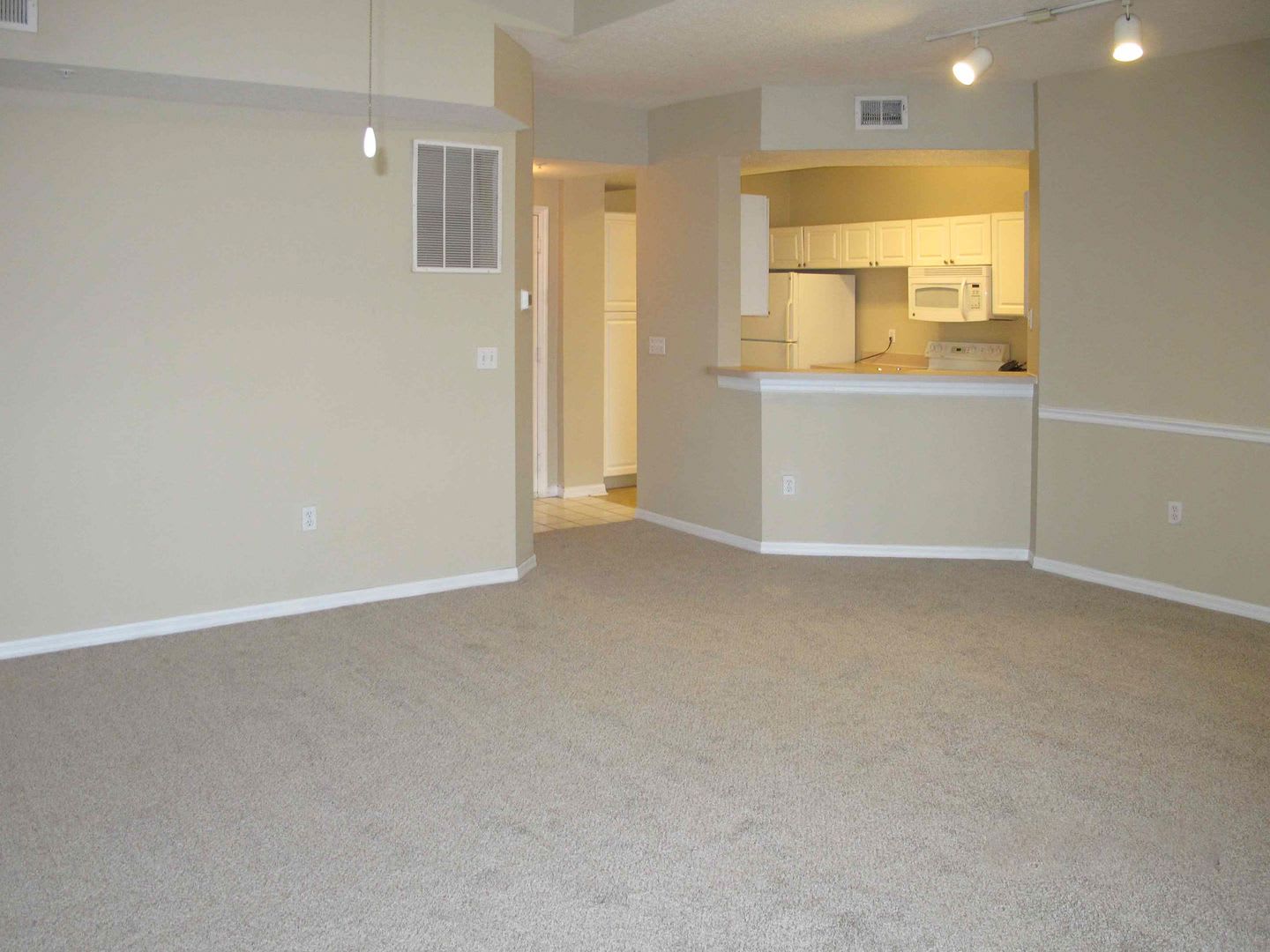 2 bd / 2 ba Condo in Gated Community – photo 2