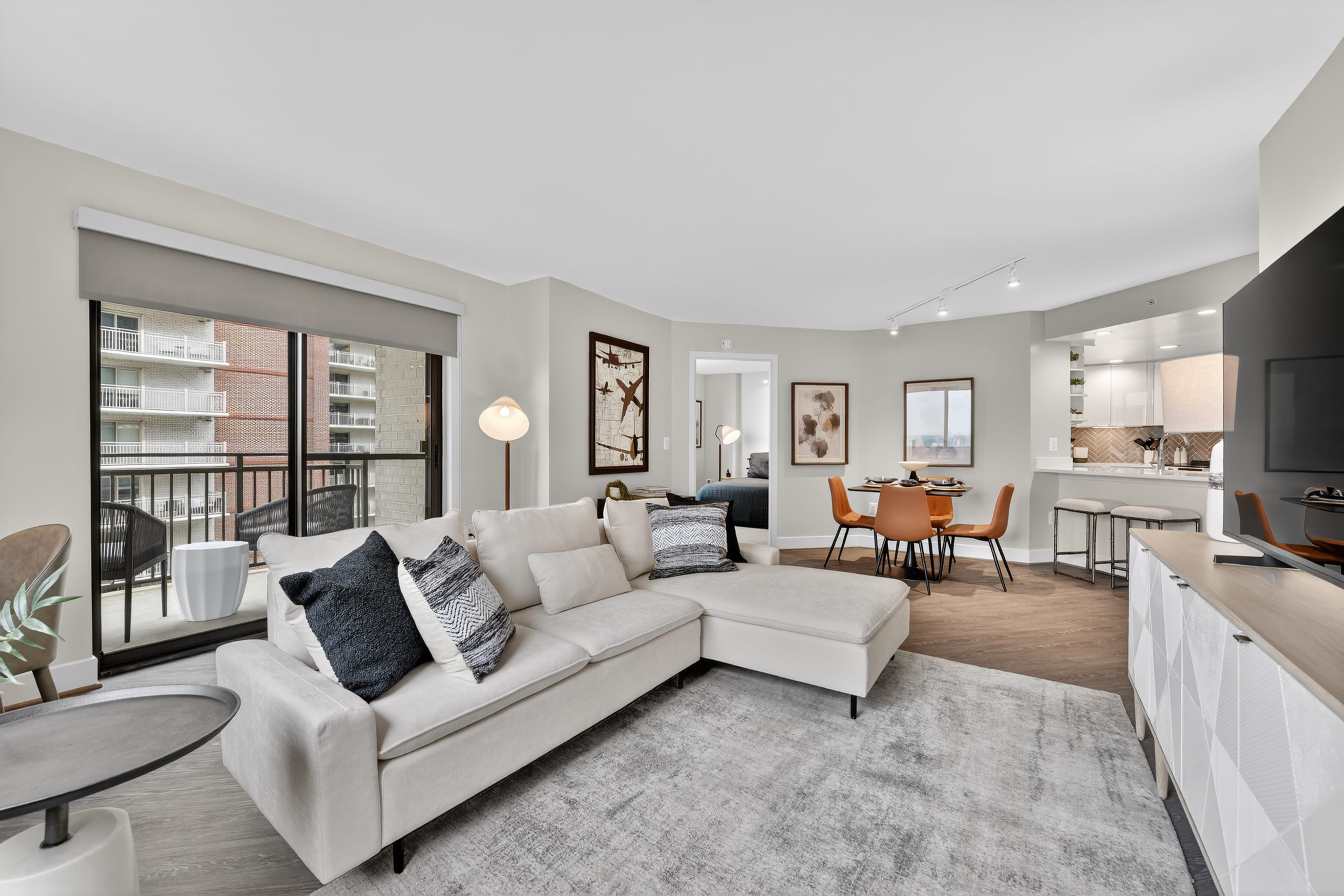 Richmond Square Apartments – photo 3
