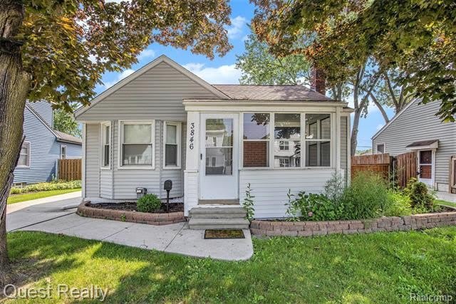 3846 Prairie Avenue – photo 1