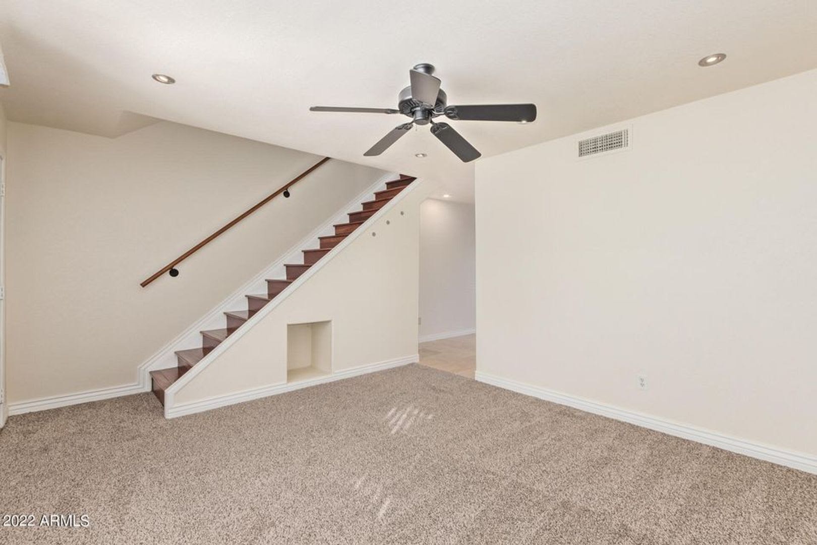 Great Location in Scottsdale! 2 bedroom, 1.5 bath, community pool – photo 5