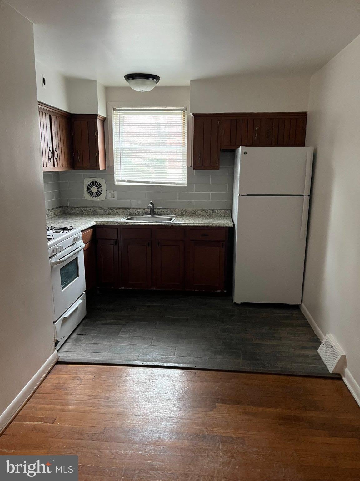 1005 CEDARCROFT Road – photo 2