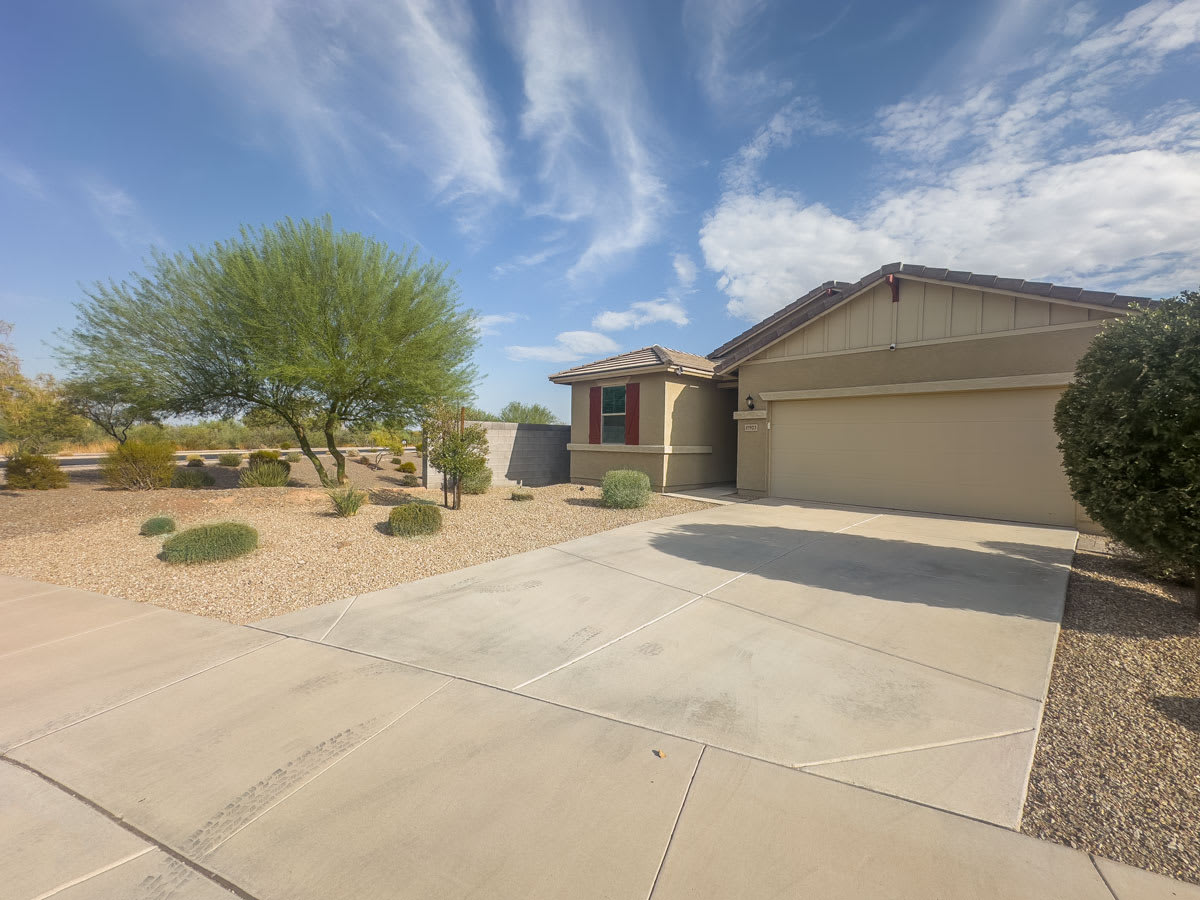 17923 W Louise Dr – photo 2