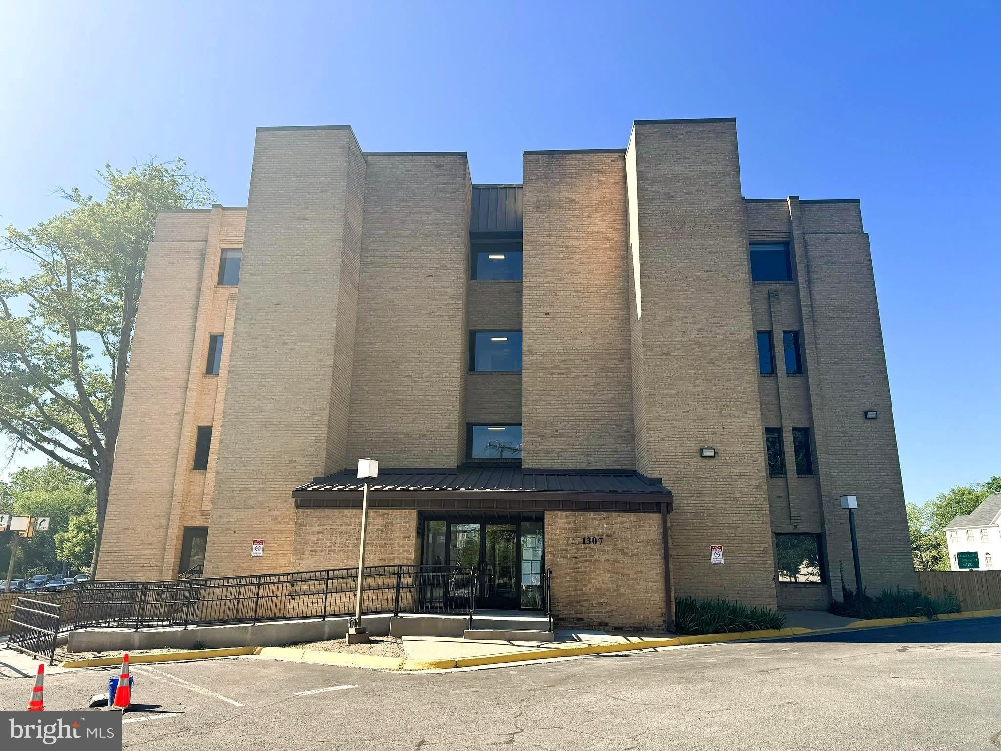 1307 DOLLEY MADISON Boulevard – photo 1