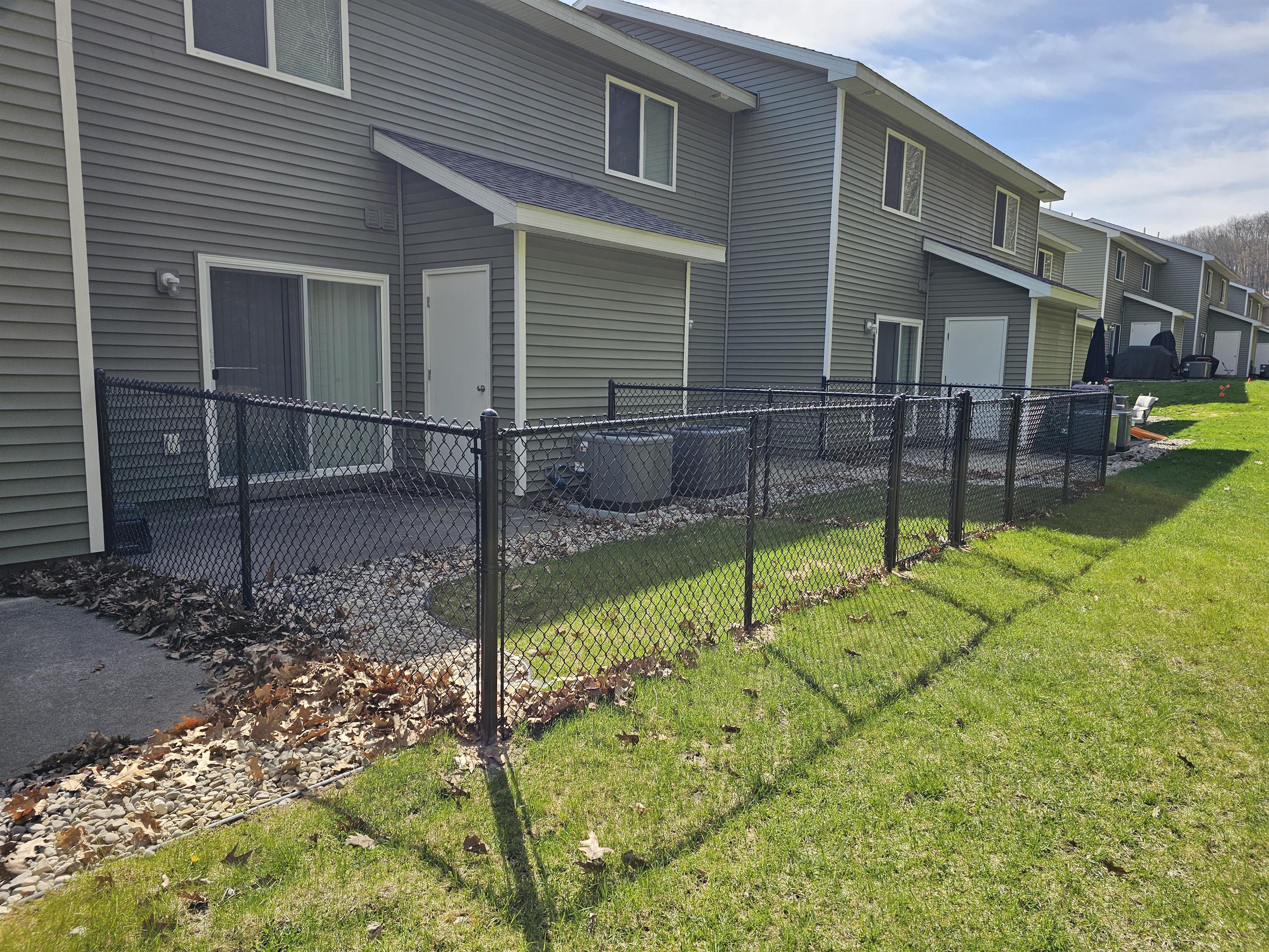 3905 Vale Drive – photo 2