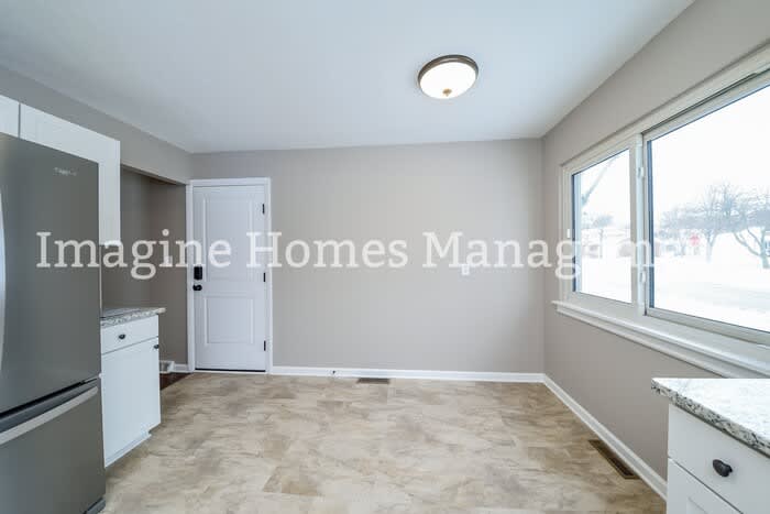 6645 Forest Glen Avenue – photo 5