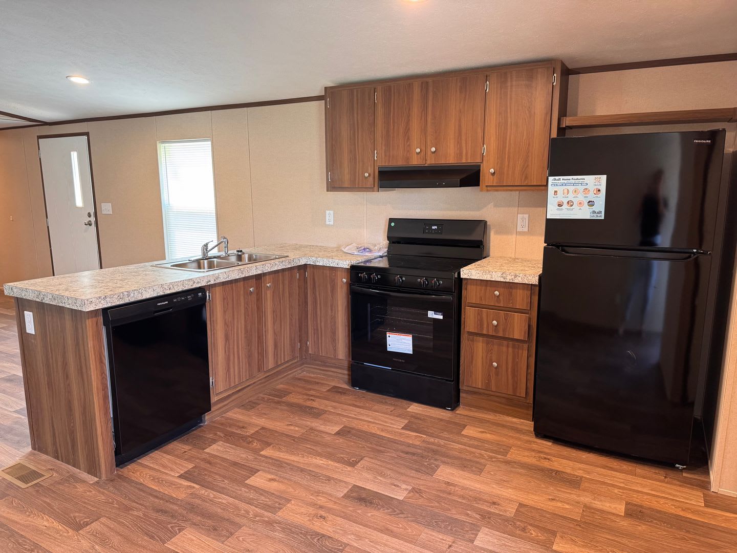 Brand New 3 Bed 2 Bath Single Wide Located In Eagle Springs – photo 4