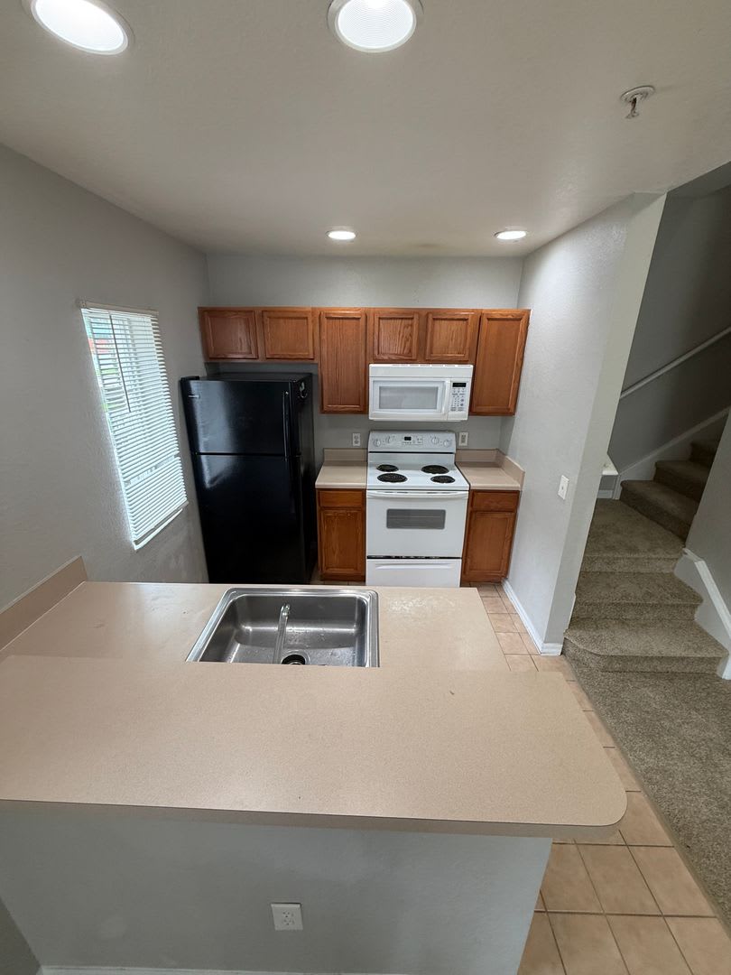 Two Story Town House – photo 3