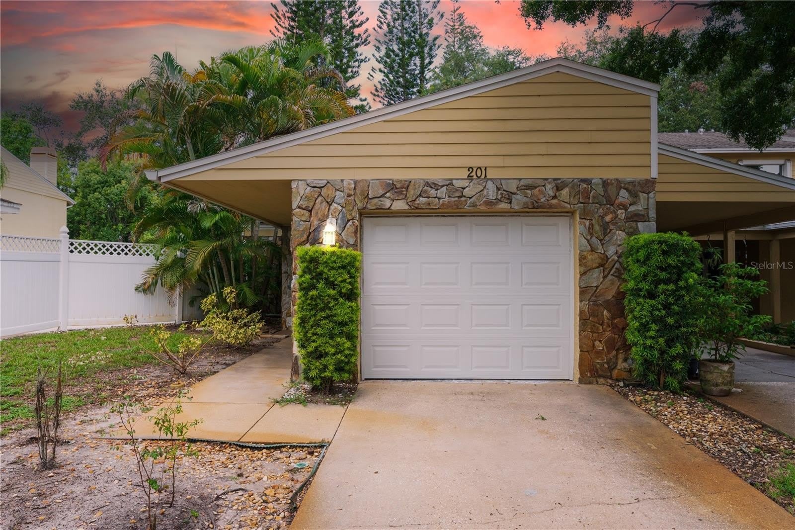 201 SOMERSET Lane – photo 3
