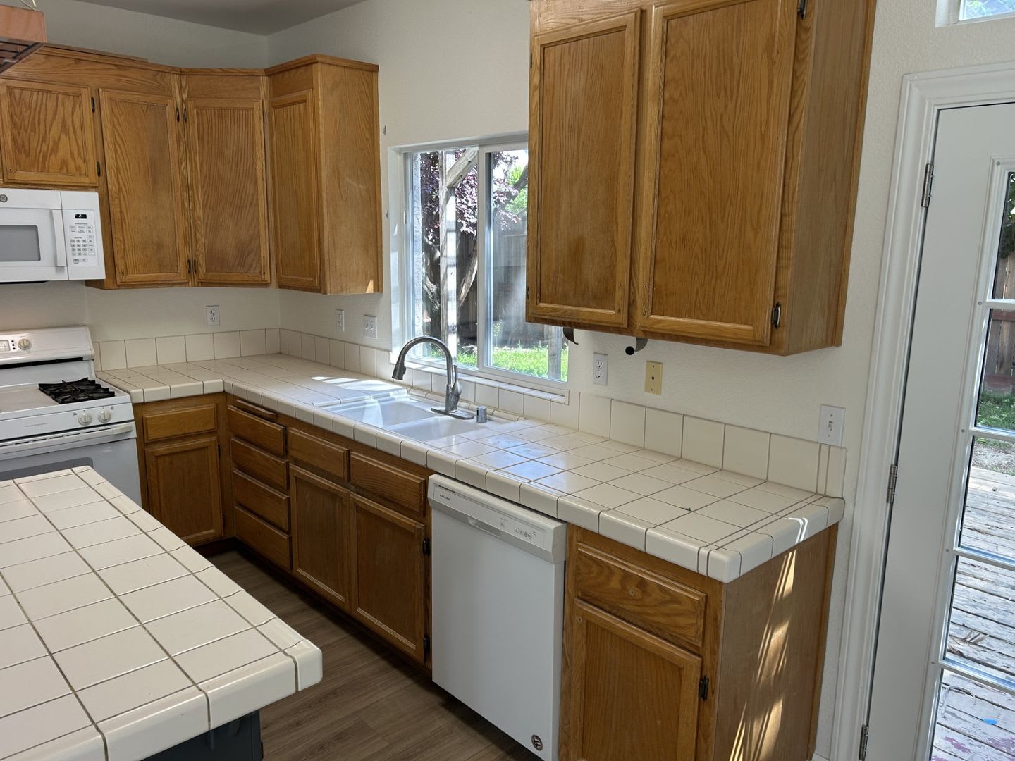 4 Bedroom, 2 Bath, 1992 Square Foot Home – photo 5