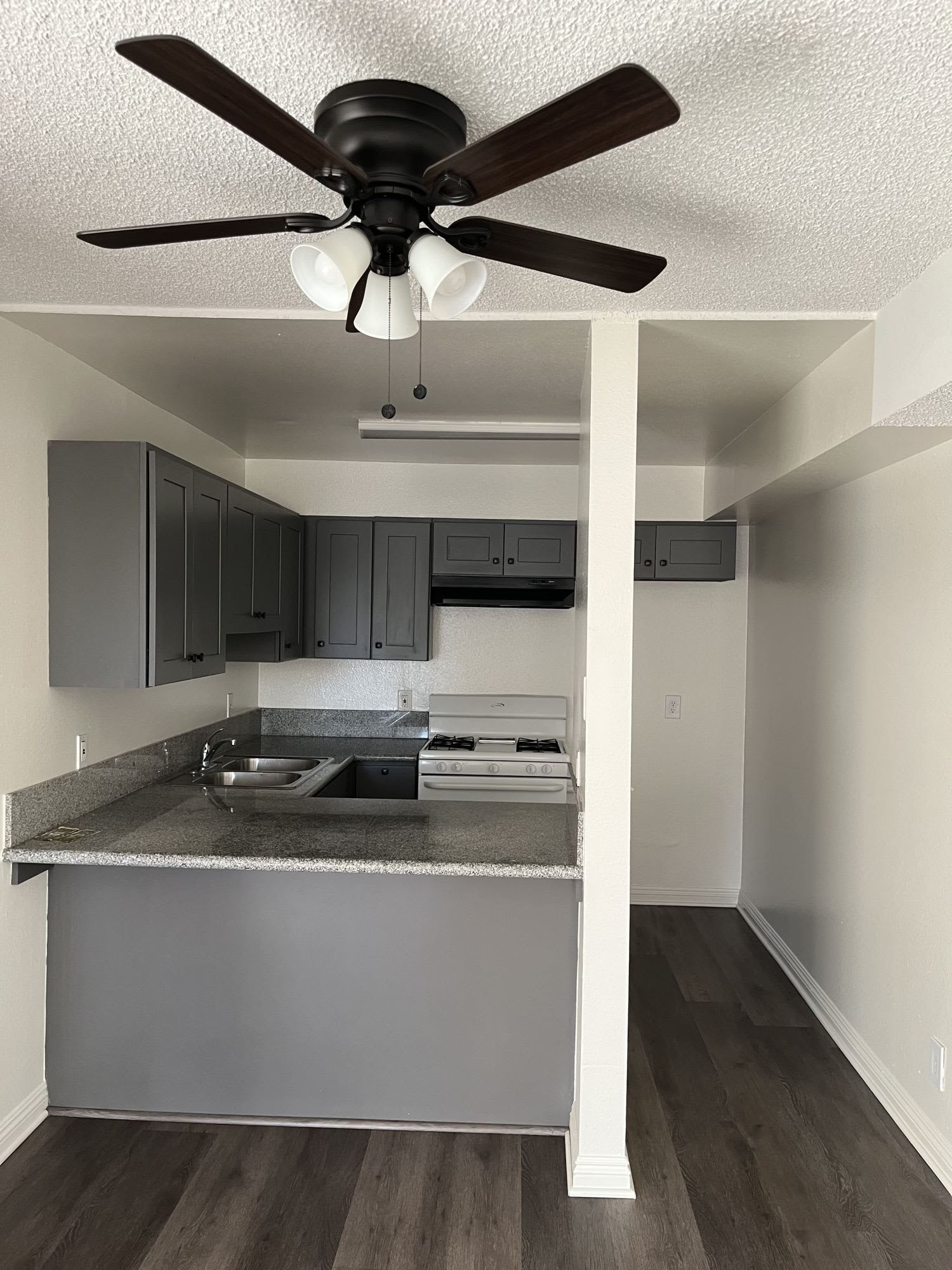 140 N Commonwealth Ave – photo 3
