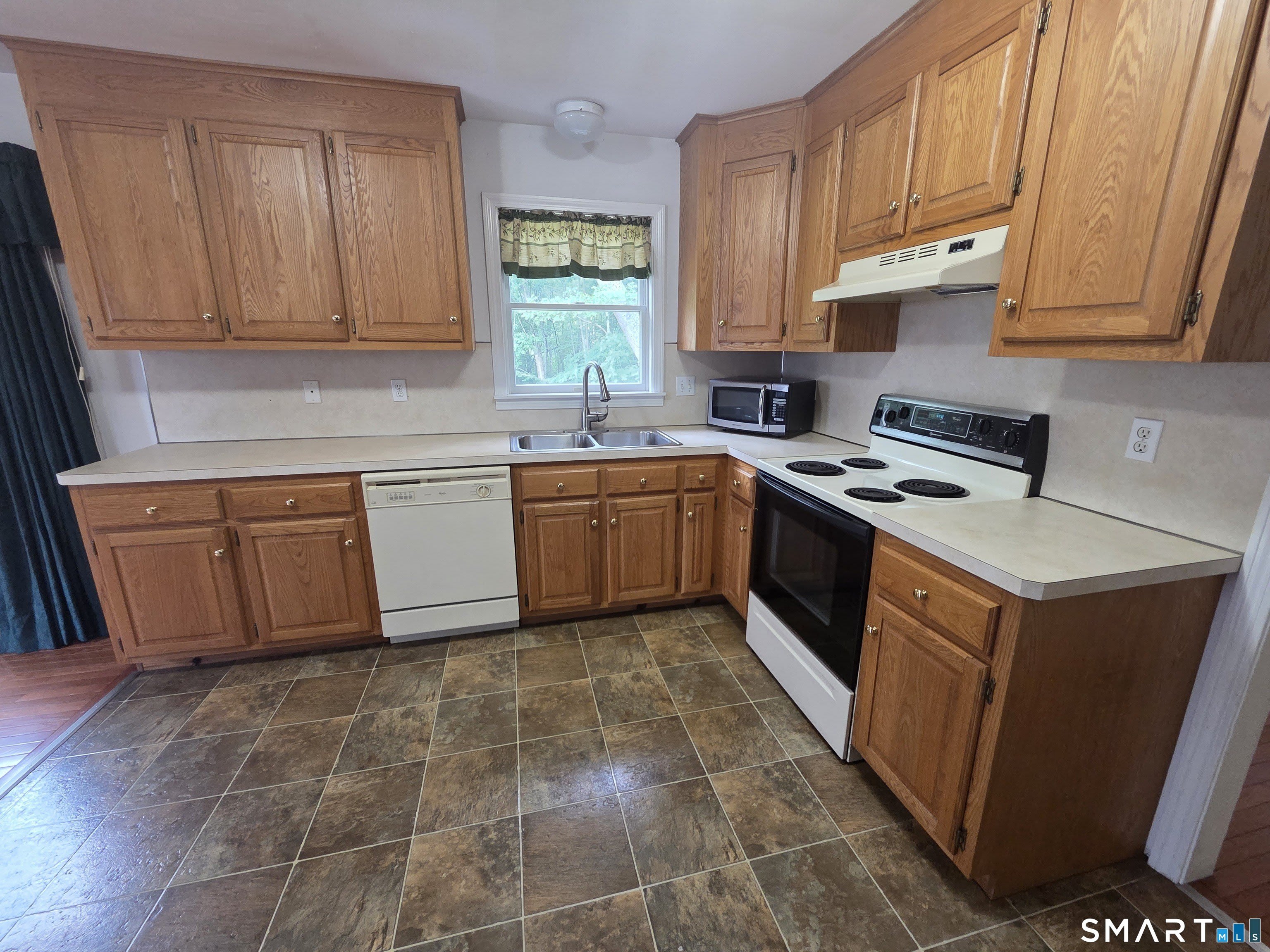 15 Elizabeth Drive – photo 3