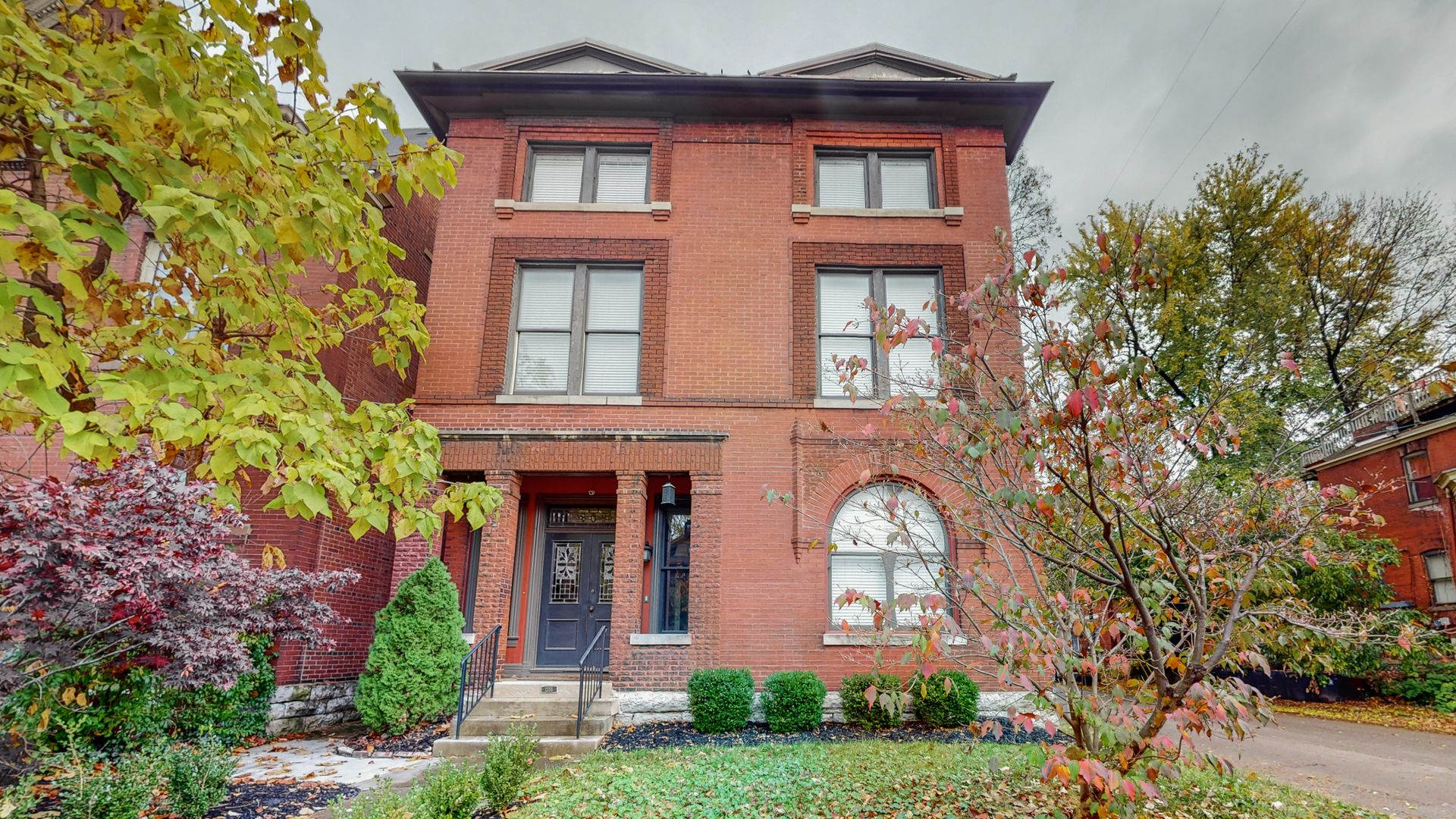 5 Bed/ 2.5 Bath Phenomenal Old Louisville Home – photo 1