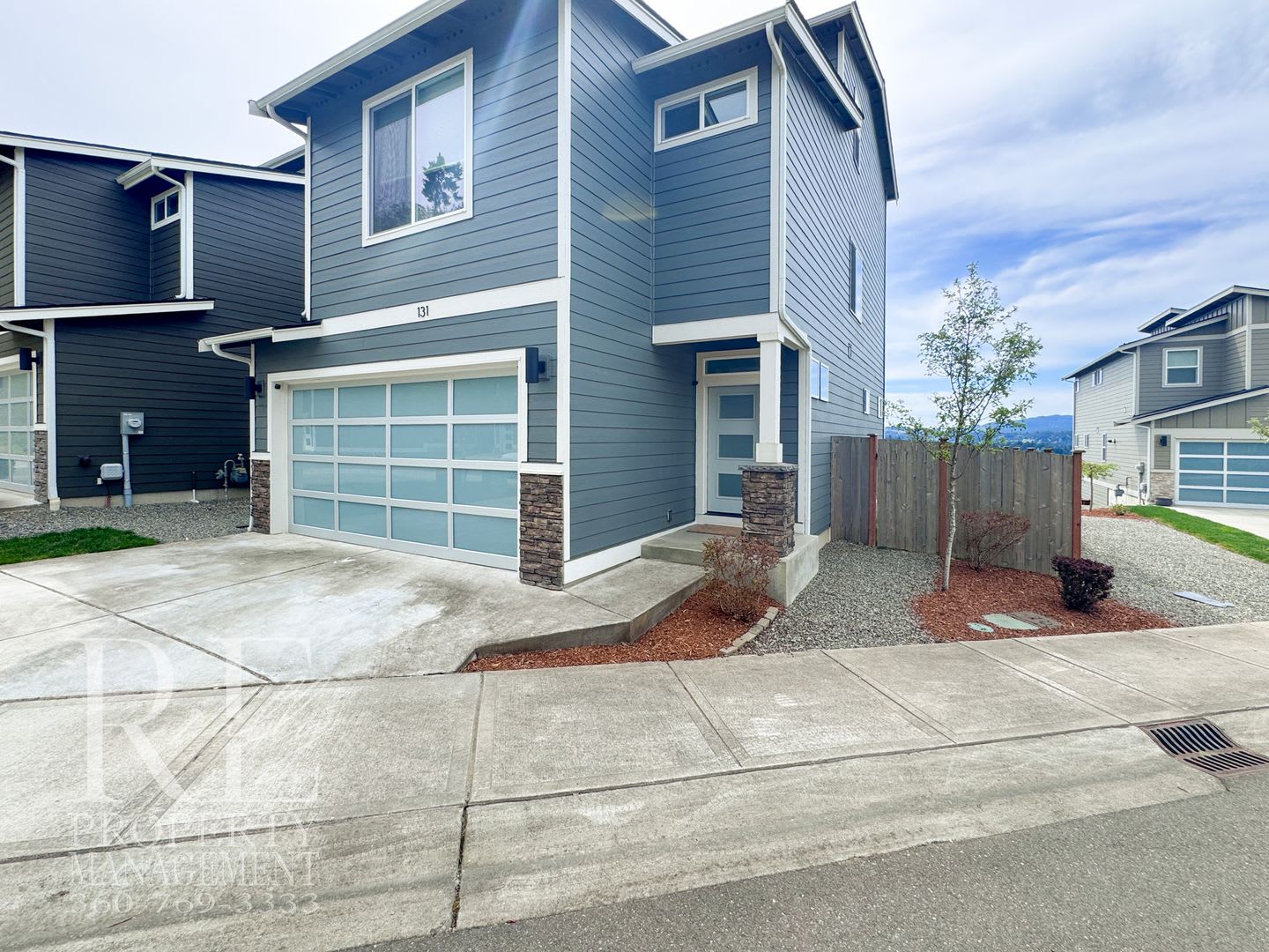 Move In Special 50 Off First Months Rent Modern 3 Story Bremerton Home With Water Views On Every Level – photo 1