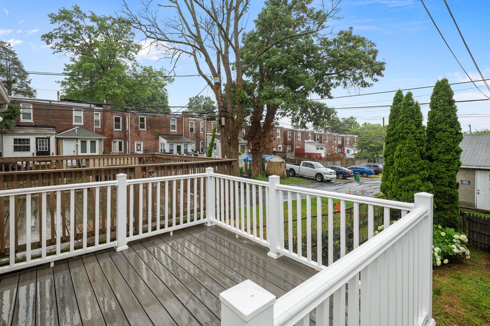 First Month Rent Free Renovated Row Home New Kitchen Floors Paint Located In Rose Tree Media Sd Deck Private Yard Central Air – photo 4