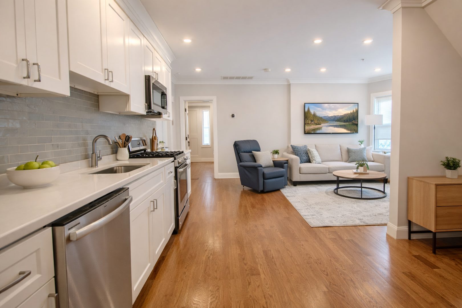 Allston 4 Bed – Renovated – In-Unit Laundry – Parking Included – No Fee – 9/1 – photo 3