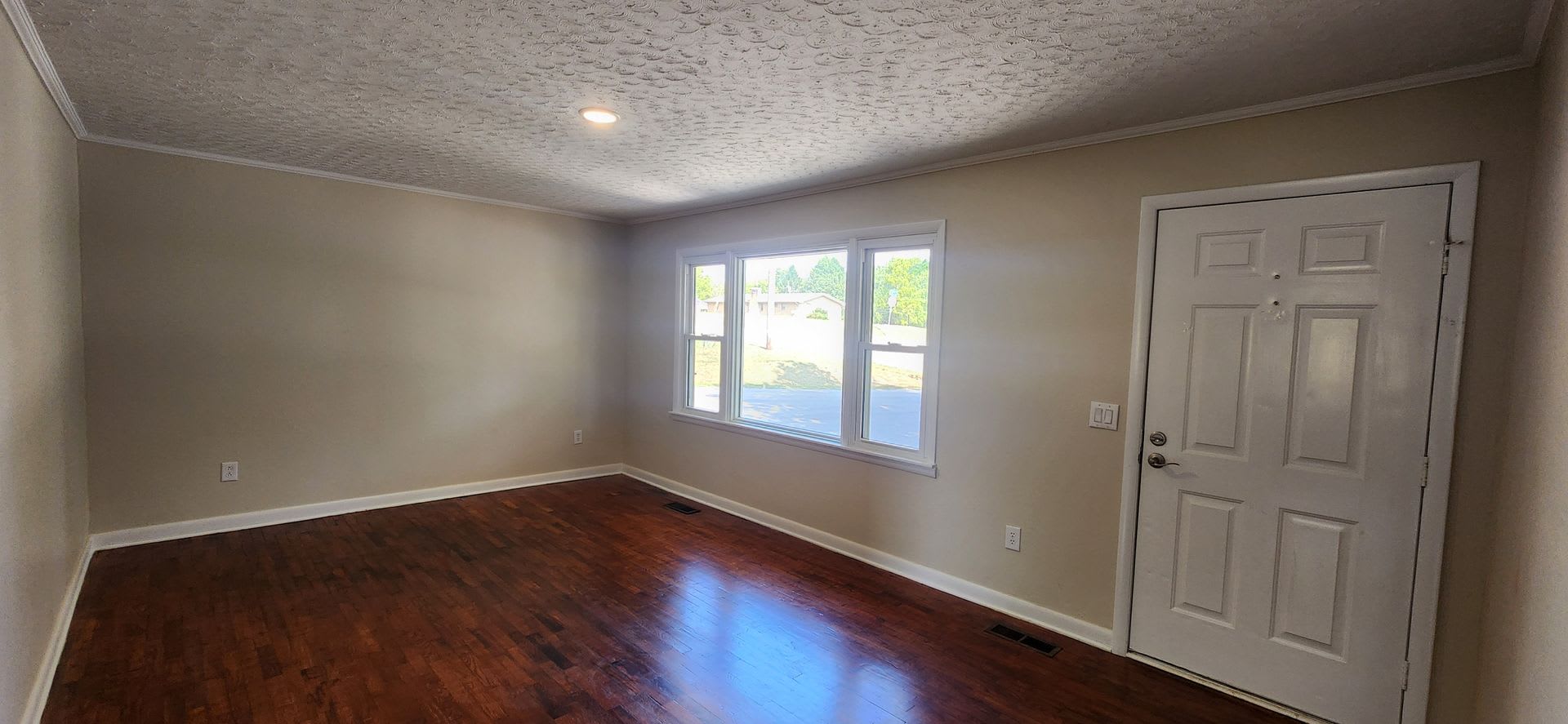 Right In The Heart Of Crossville Complete Remodel Available For 1 Year Lease 3 Bedroom 2 Bath Bonus Room – photo 5