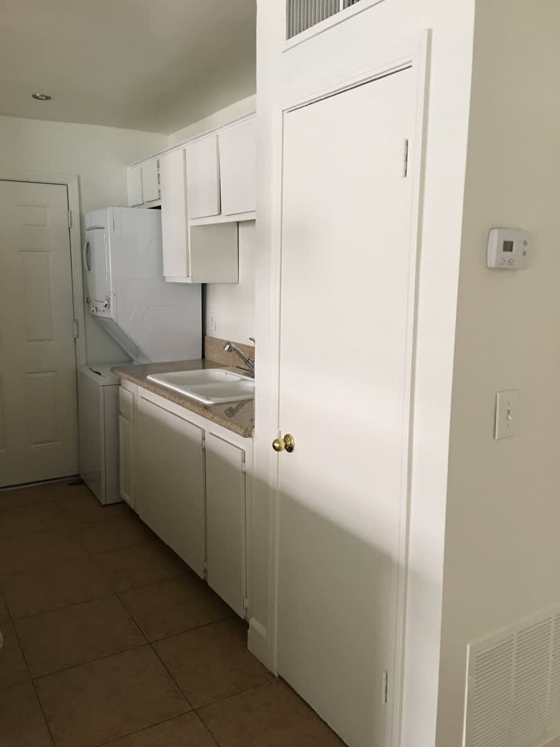 Near UNLV. Cozy 2 bedroom townhouse with all appliances – photo 5