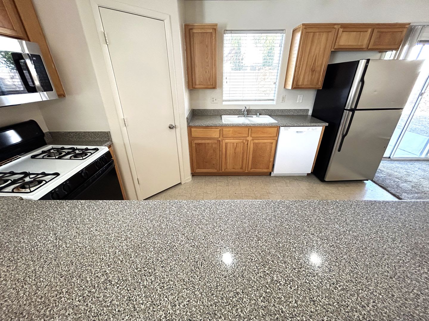 Beautiful 3 Bedroom 2 Bathroom House Located In A Wonderful Gated Community – photo 4
