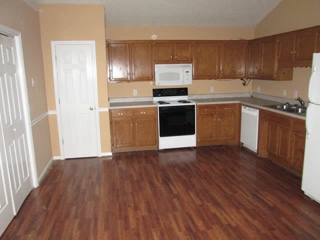 Cozy 3 Bedroom, 2 Bath Home in Saddlebrook – photo 4