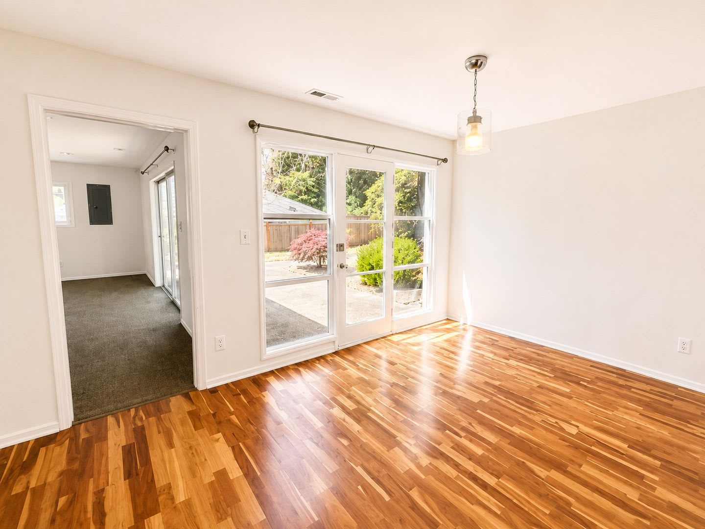 3Bd/1Ba Bellevue Home – photo 4