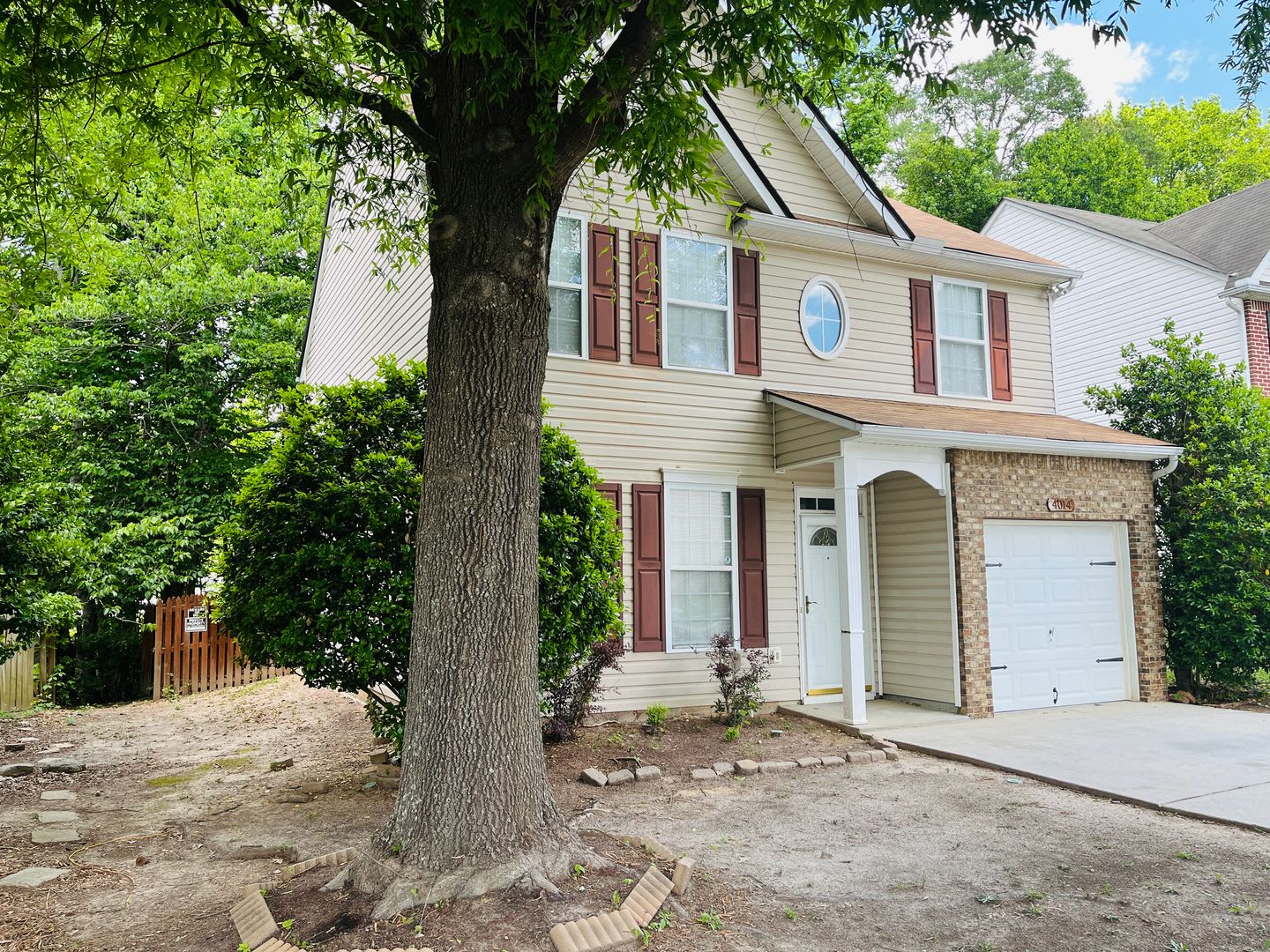 Great location, 4 bed, 2.5 bath, newly renovated, minutes to movie studios, and more! must see! – photo 2