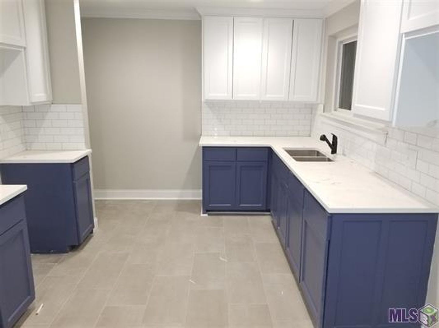 3 bedrooms 2 baths – photo 1