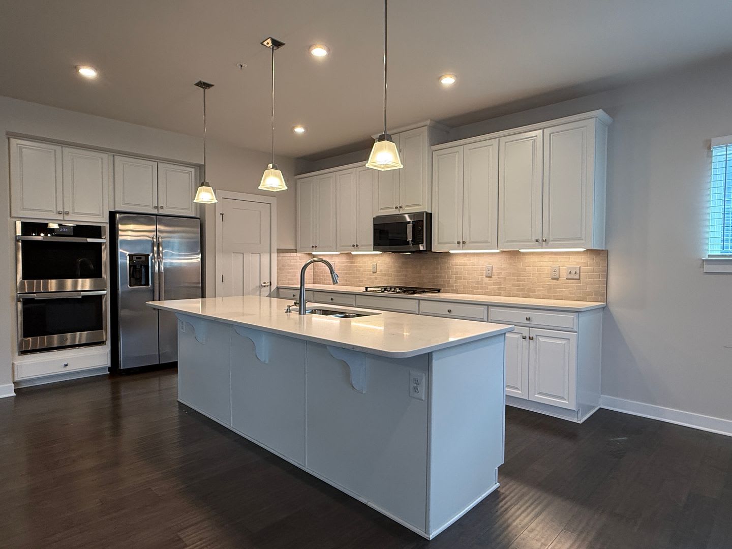 Stunning Greenleigh Home with 4 Bedrooms, 4.5 Baths & Designer Kitchen – photo 3