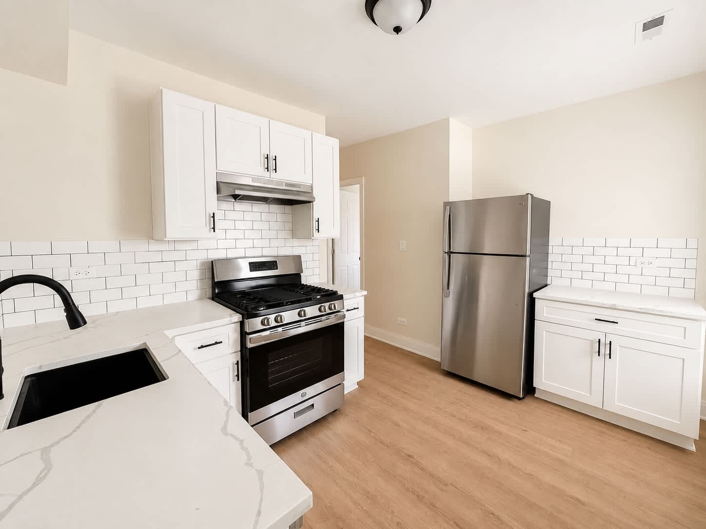 7418 North Ashland BoulevardApt 1 – photo 2
