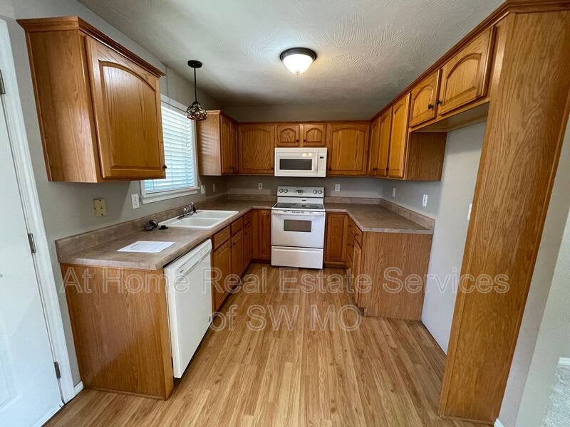 207 N Carlisle Dr – photo 4