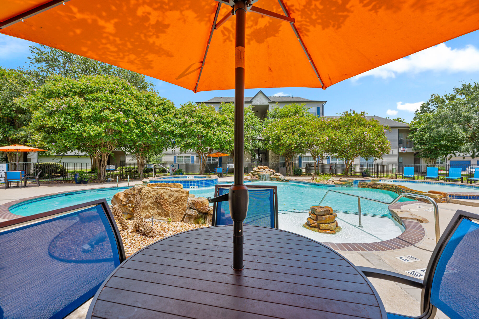 Oak Grove Apartments – photo 1