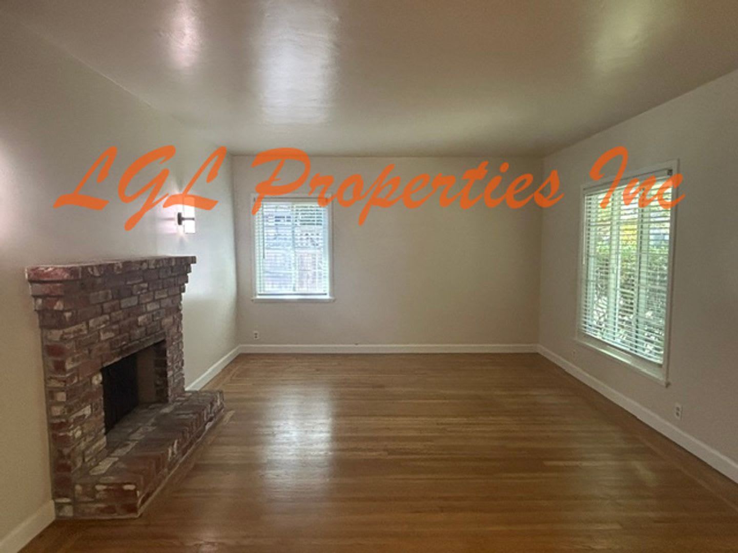 2787 19th Street 95818. Land Park 2 Bedroom 1 Bath On Tree Lined Street @ Markham & Land Park Dr. – photo 5
