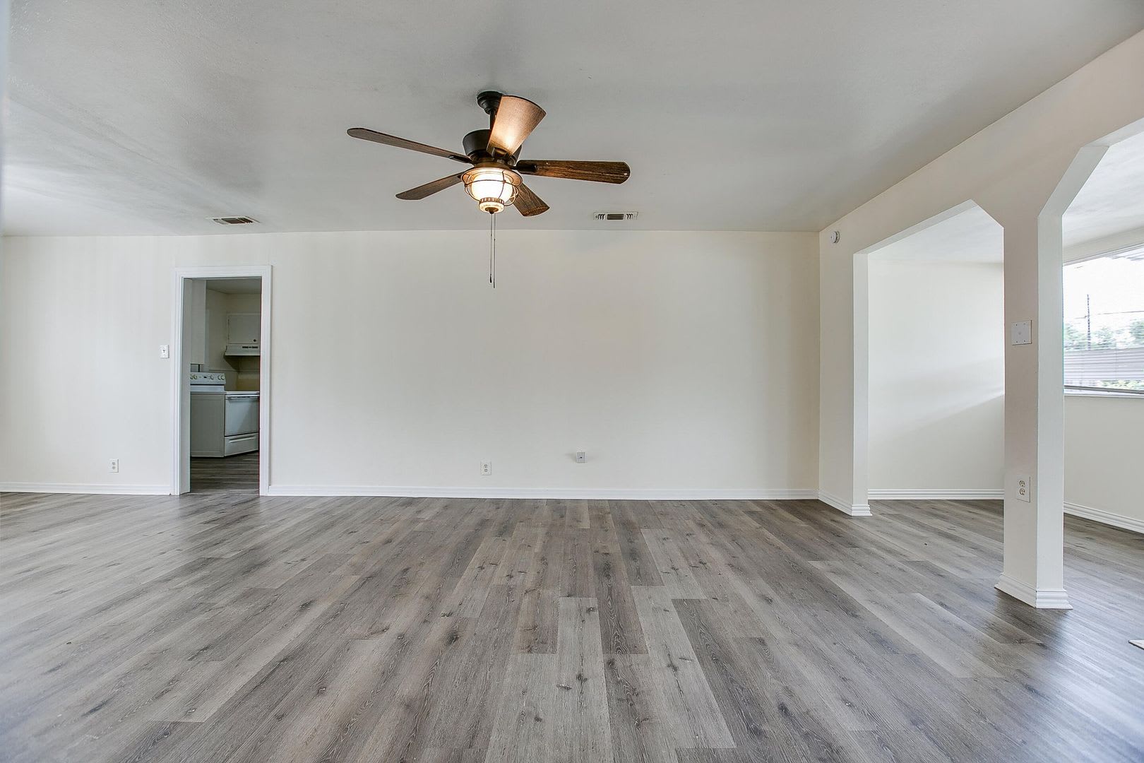 Very nice 3 bedroom home in Santa Rita AVAILABLE NOW! – photo 4