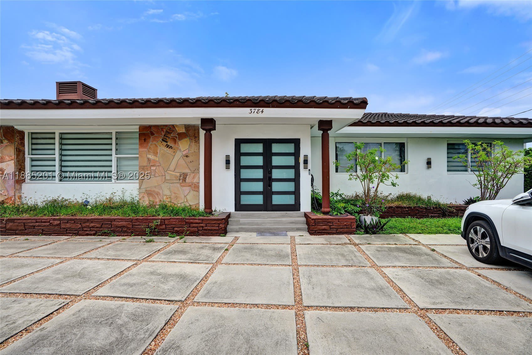 3784 Sheridan Ave – photo 1