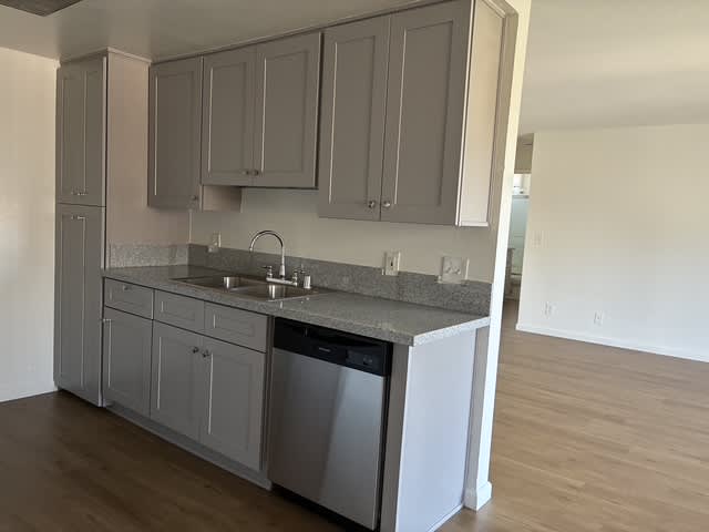 247 S. Normandie. – photo 4