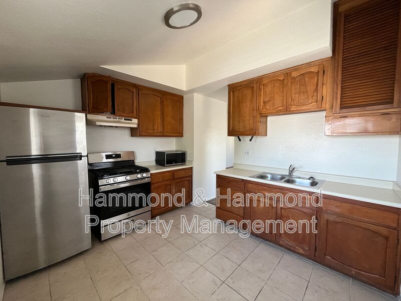 5723 Willowcrest Ave. – photo 4