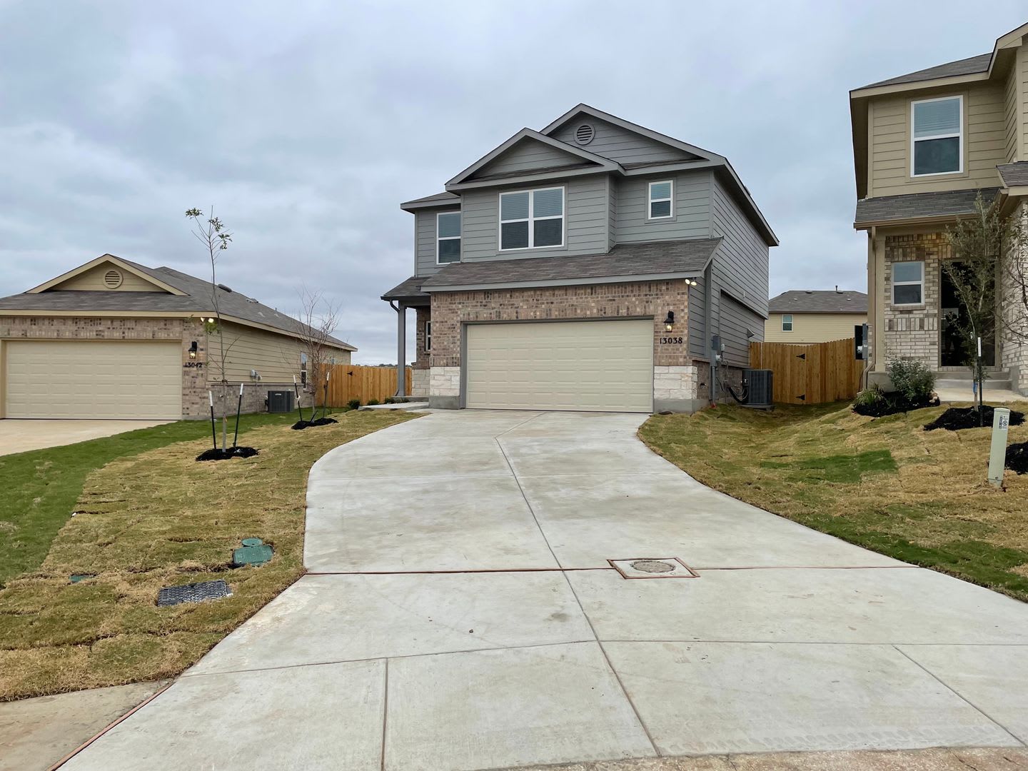 Your Golden Ticket Is Here 6 Weeks Rent Free Sign By 8 31 Beautiful 4 Bed 2 5 Bath Saint Hedwig Home – photo 3