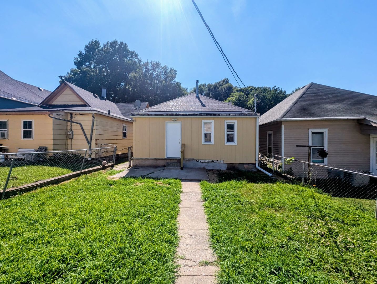 Remodeled 2-Bedroom Home with Main Floor Laundry & Off-Street Parking – photo 2