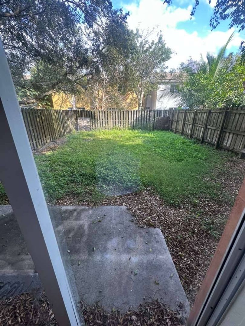 Move-In Ready 3BR/2BA Townhome in Florida City – photo 3