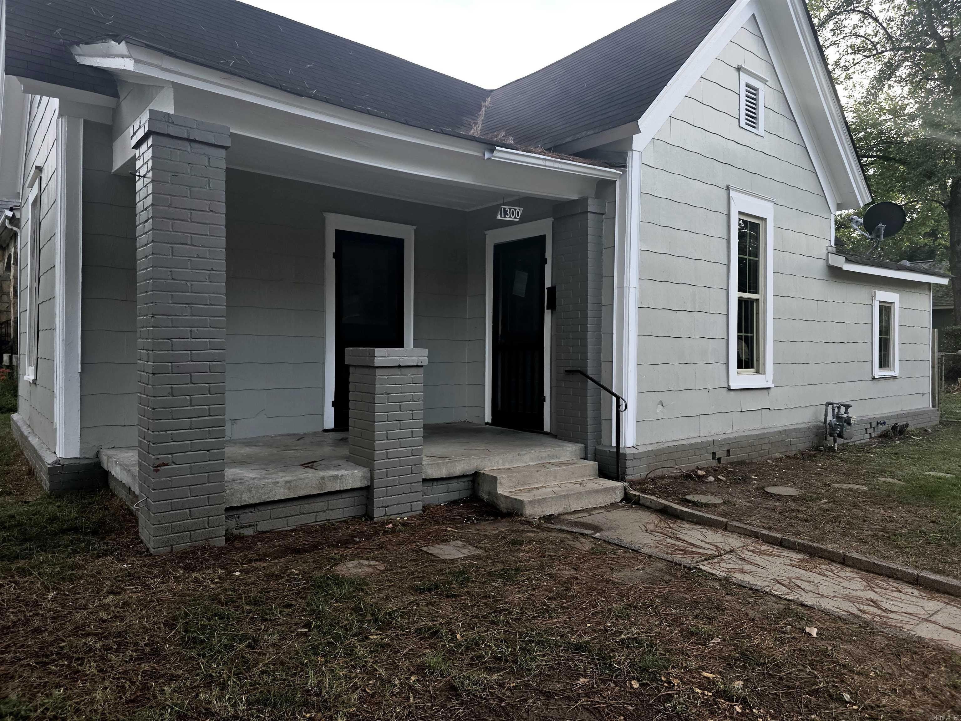 1300 W 10th Street – photo 1