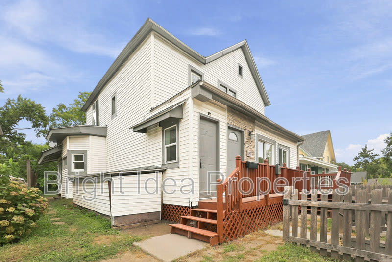 1097 Suburban Avenue – photo 4